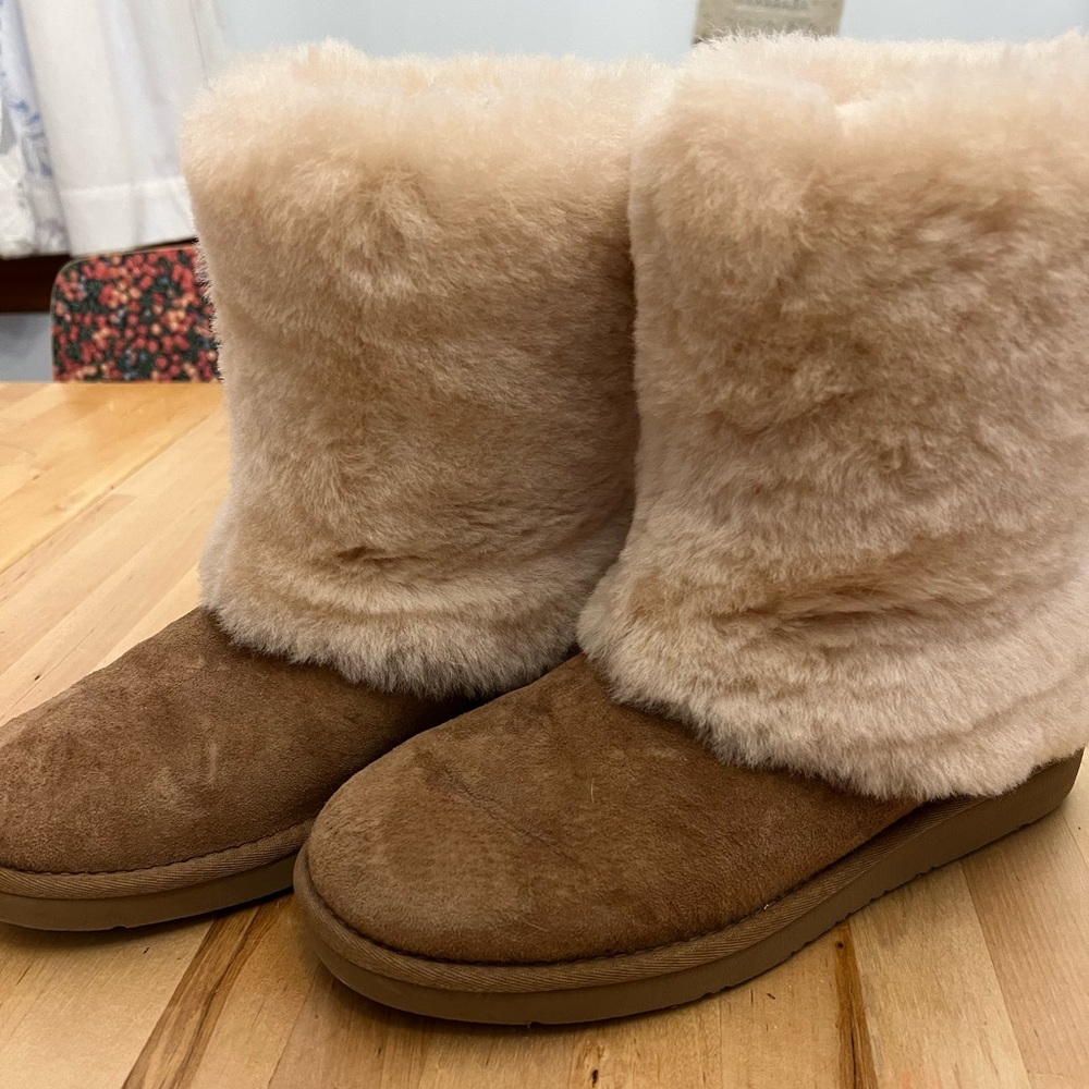 Ugg Size 9 Never Worn Outside, Tried on Twice in the House